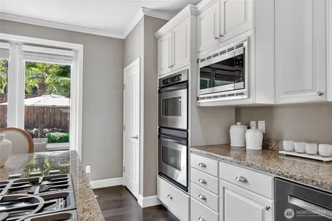 25817 NE 4th Place Sammamish WA 98074