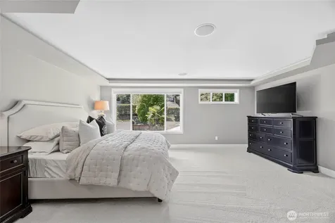 25817 NE 4th Place Sammamish WA 98074