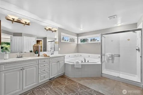 25817 NE 4th Place Sammamish WA 98074