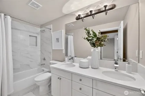 25817 NE 4th Place Sammamish WA 98074