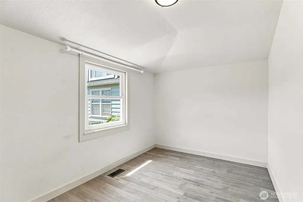 1207 8th Street Bremerton WA 98337