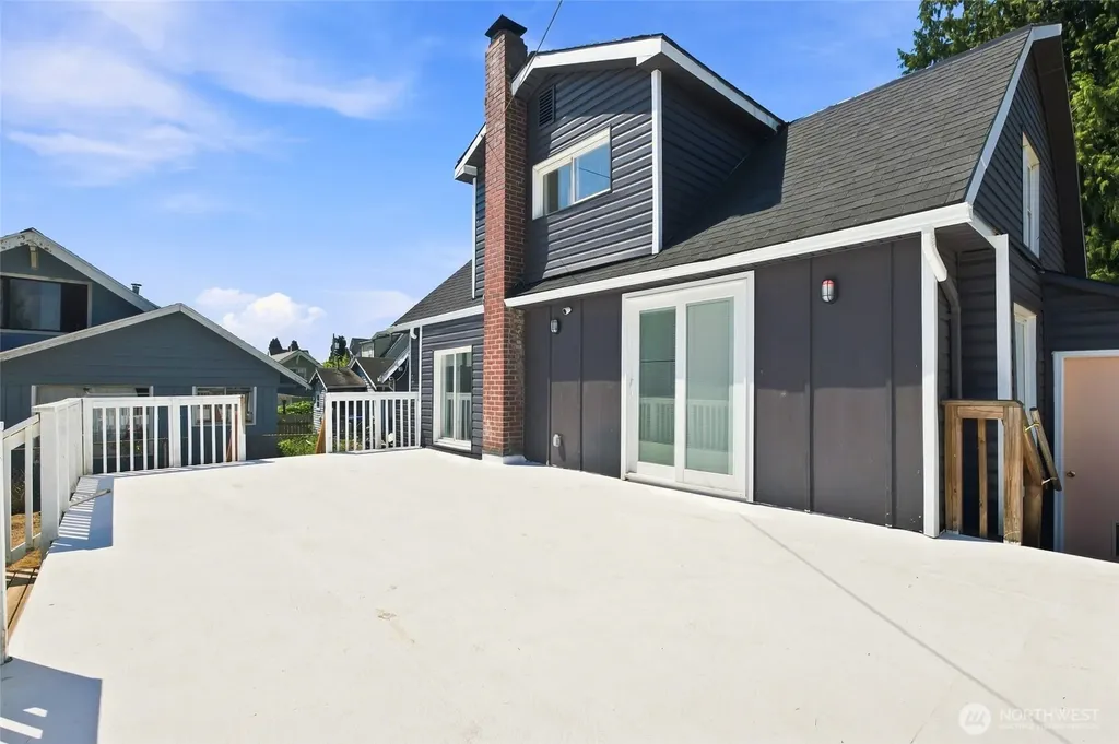 1207 8th Street Bremerton WA 98337