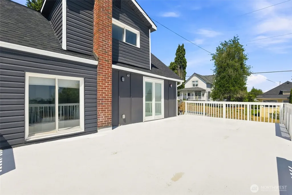 1207 8th Street Bremerton WA 98337