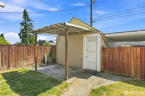 1016 E 61st Street Tacoma WA 98404
