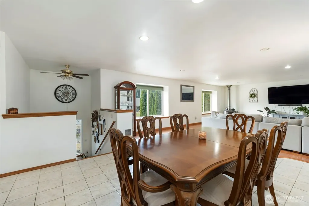 360 E Road Of Tralee Shelton WA 98584