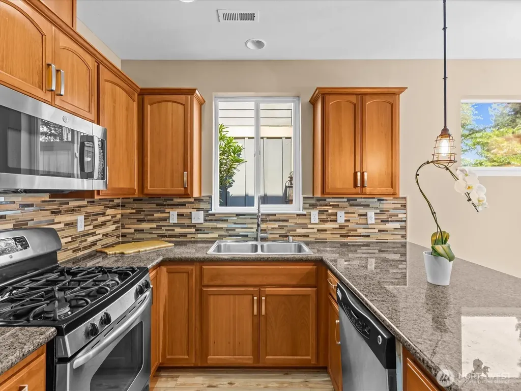 16282 2nd Pl S Burien WA 98148