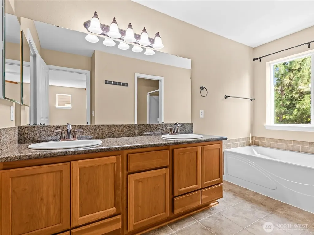 16282 2nd Pl S Burien WA 98148