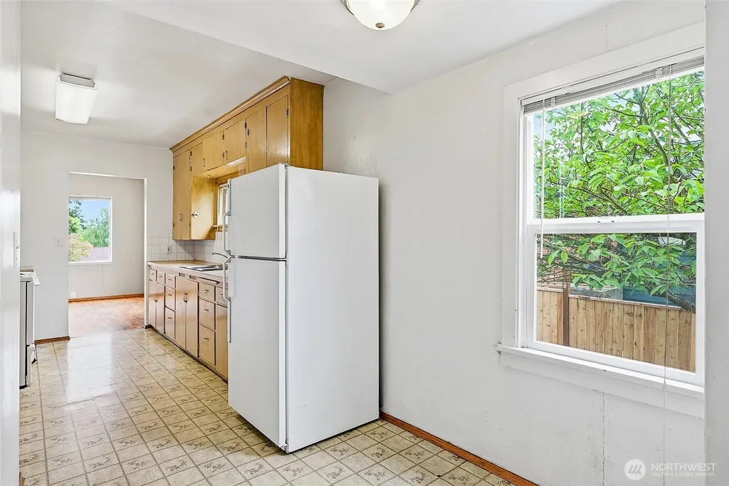 9002 2nd Avenue NE Seattle WA 98115