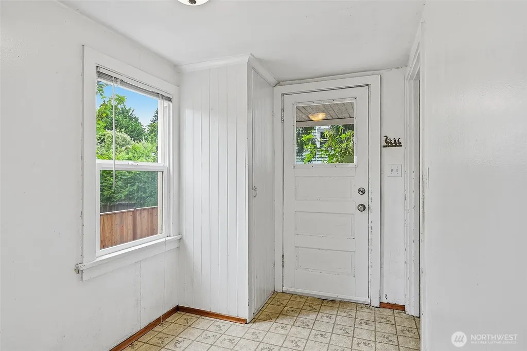 9002 2nd Avenue NE Seattle WA 98115