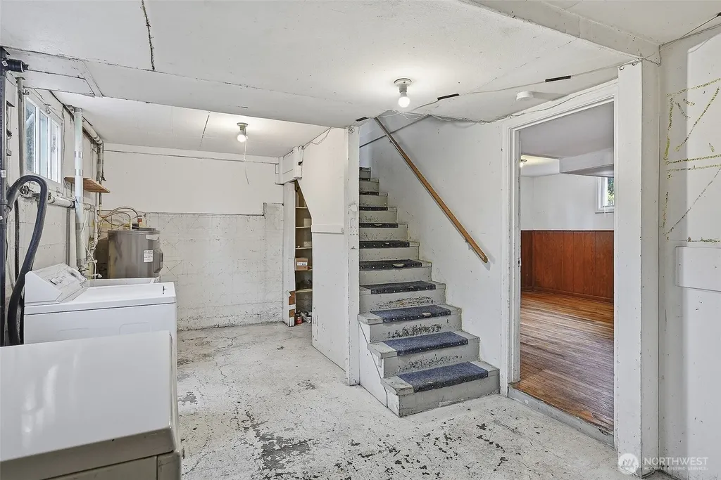 9002 2nd Avenue NE Seattle WA 98115