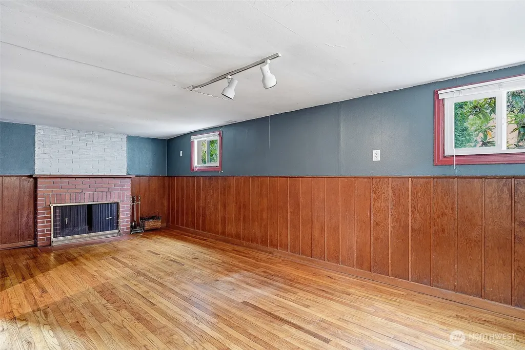 9002 2nd Avenue NE Seattle WA 98115