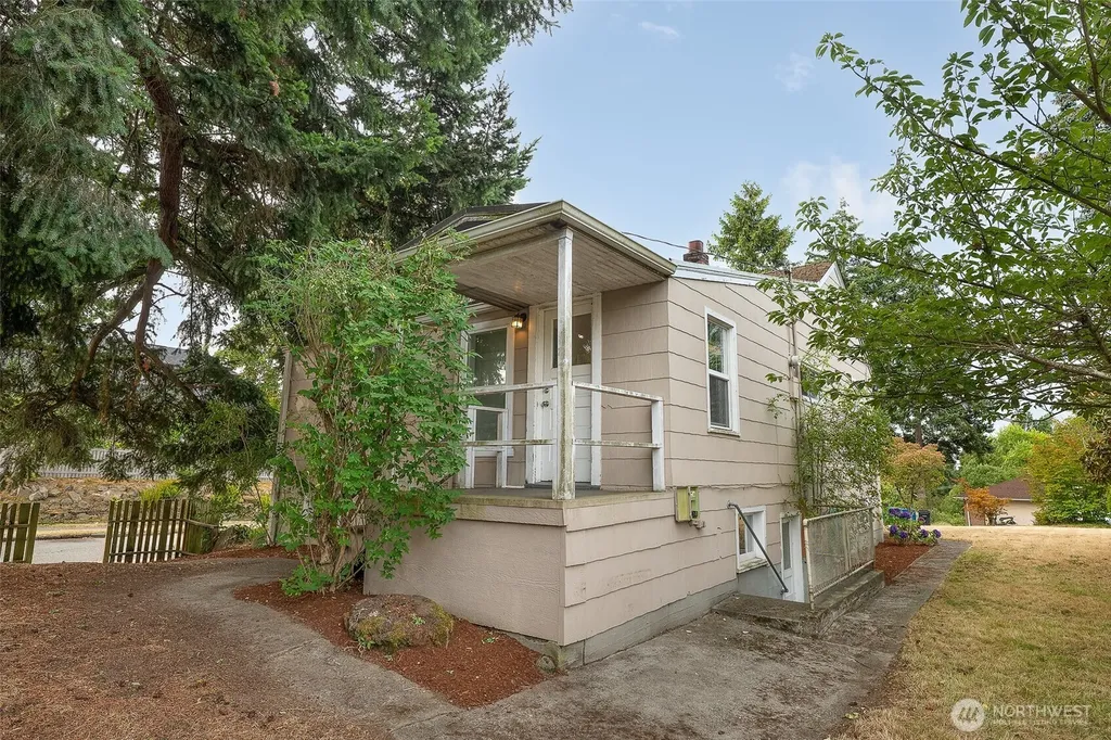 9002 2nd Avenue NE Seattle WA 98115