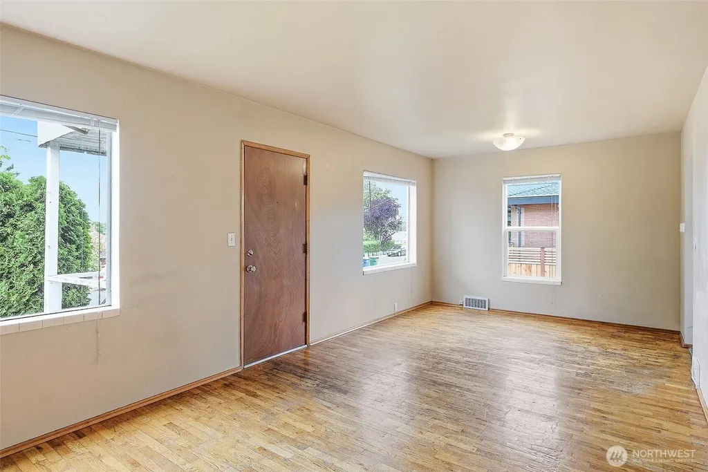 9002 2nd Avenue NE Seattle WA 98115