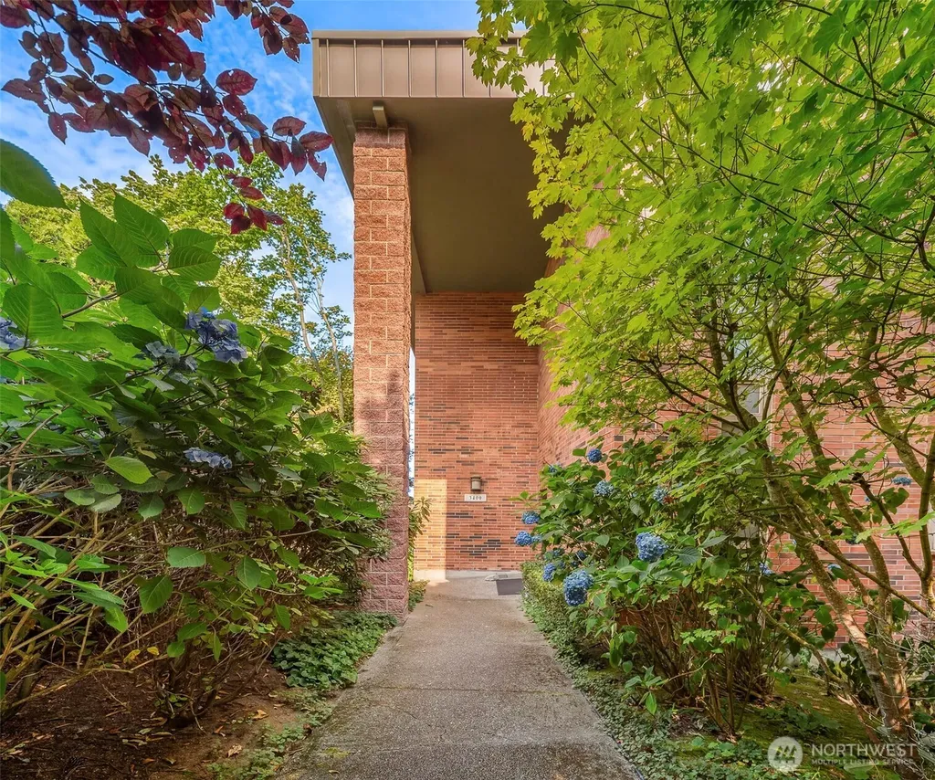 3400 25th Avenue W Seattle WA 98199