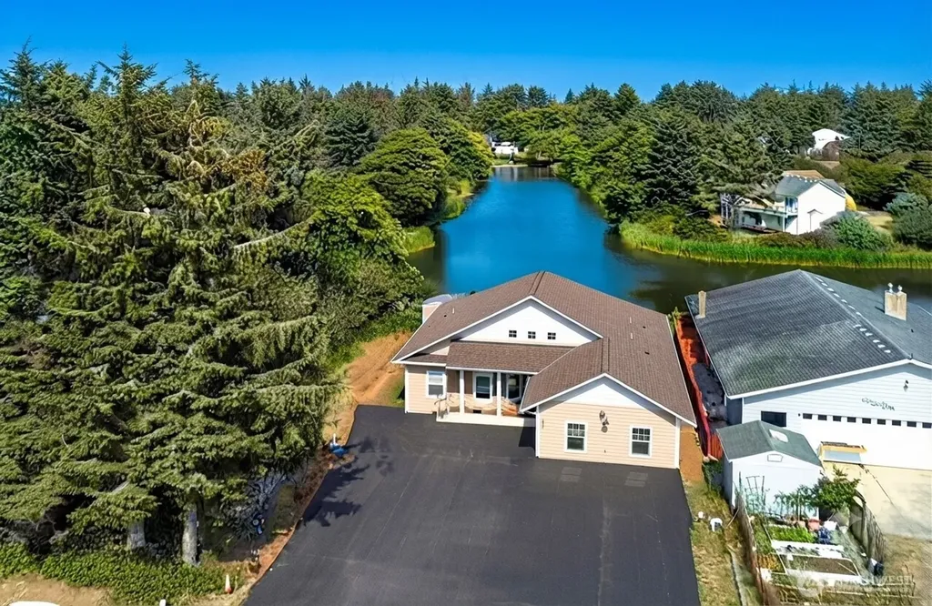 662 Point Brown Avenue SE Ocean Shores WA 98569