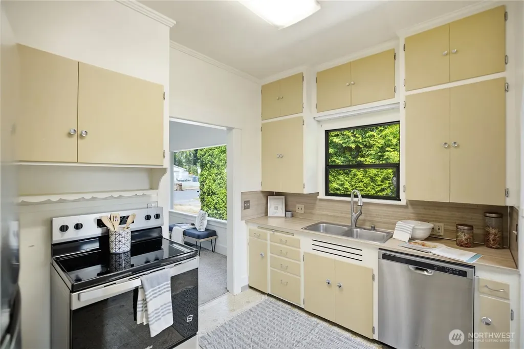 1424 S 55th Street Tacoma WA 98408