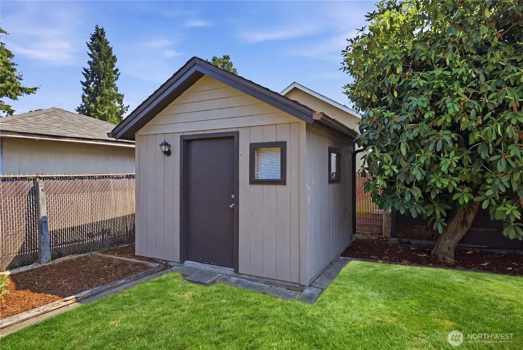 1424 S 55th Street Tacoma WA 98408