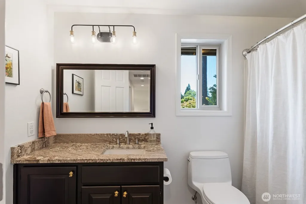 6818 Gibralter Place Anacortes WA 98221