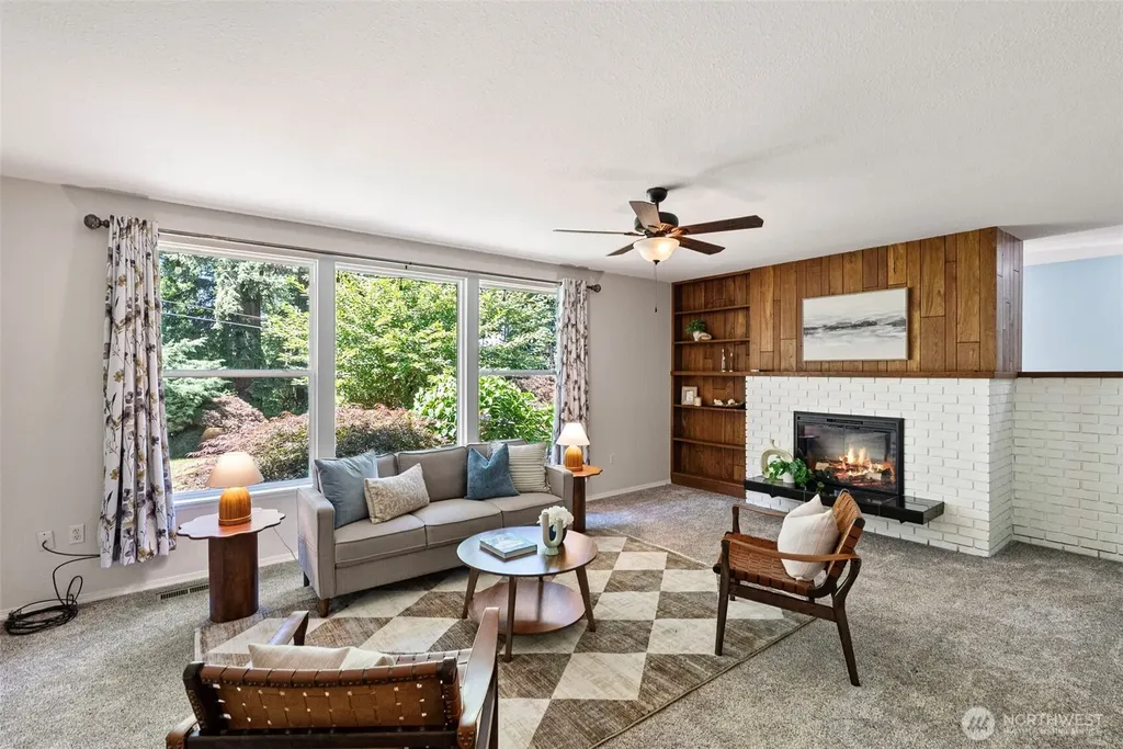 19064 10th Avenue NE Poulsbo WA 98370