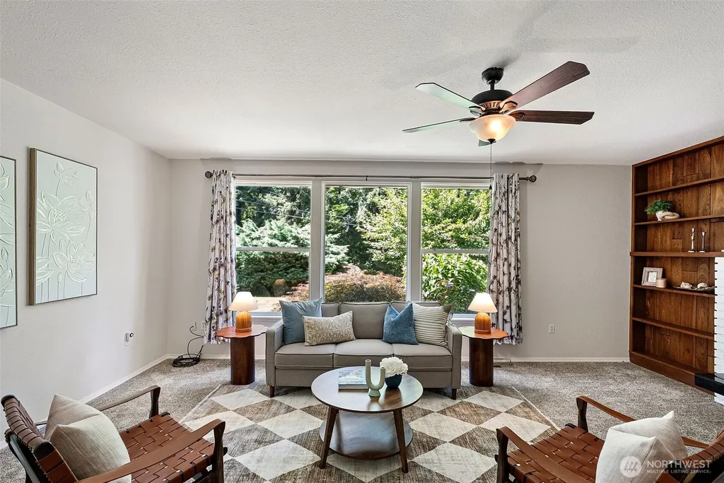 19064 10th Avenue NE Poulsbo WA 98370