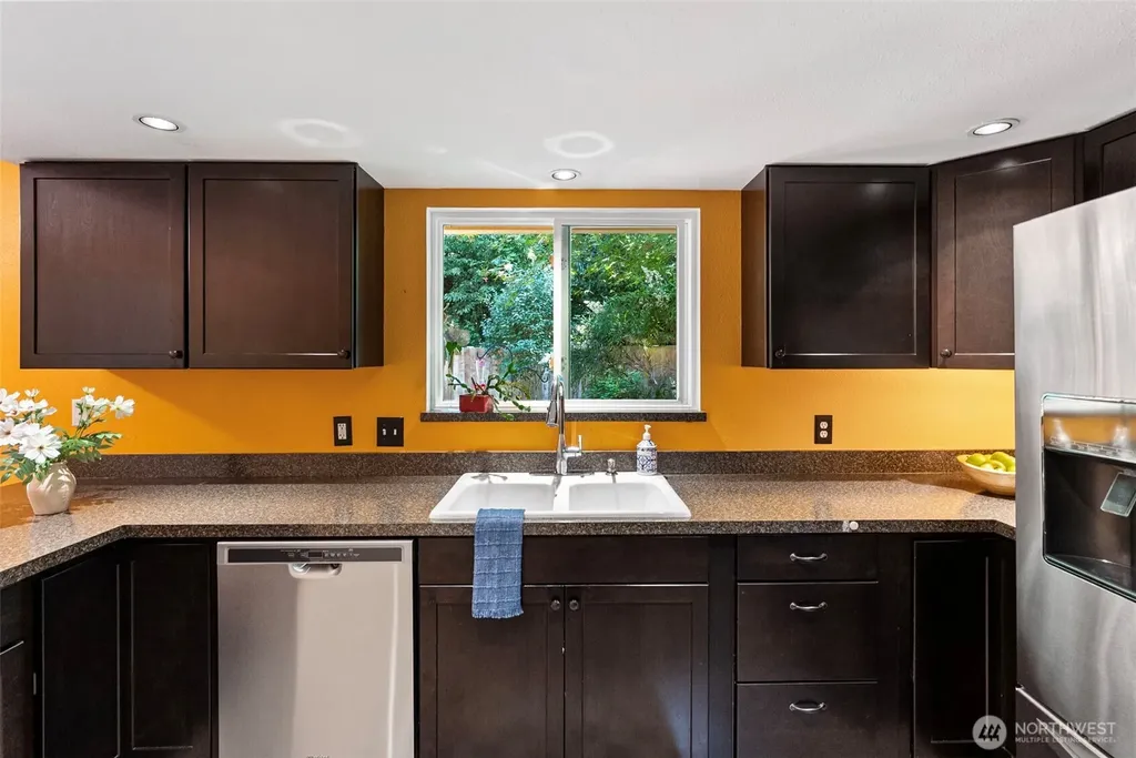 19064 10th Avenue NE Poulsbo WA 98370