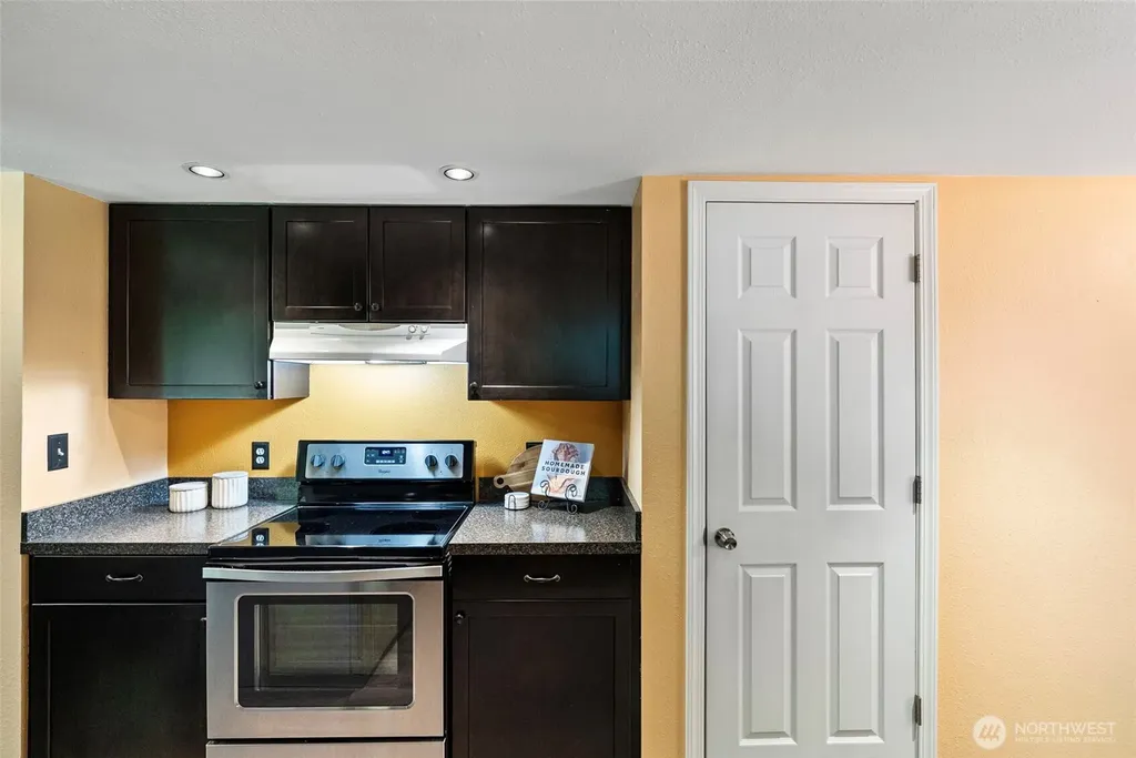 19064 10th Avenue NE Poulsbo WA 98370