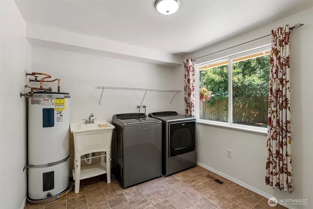 19064 10th Avenue NE Poulsbo WA 98370