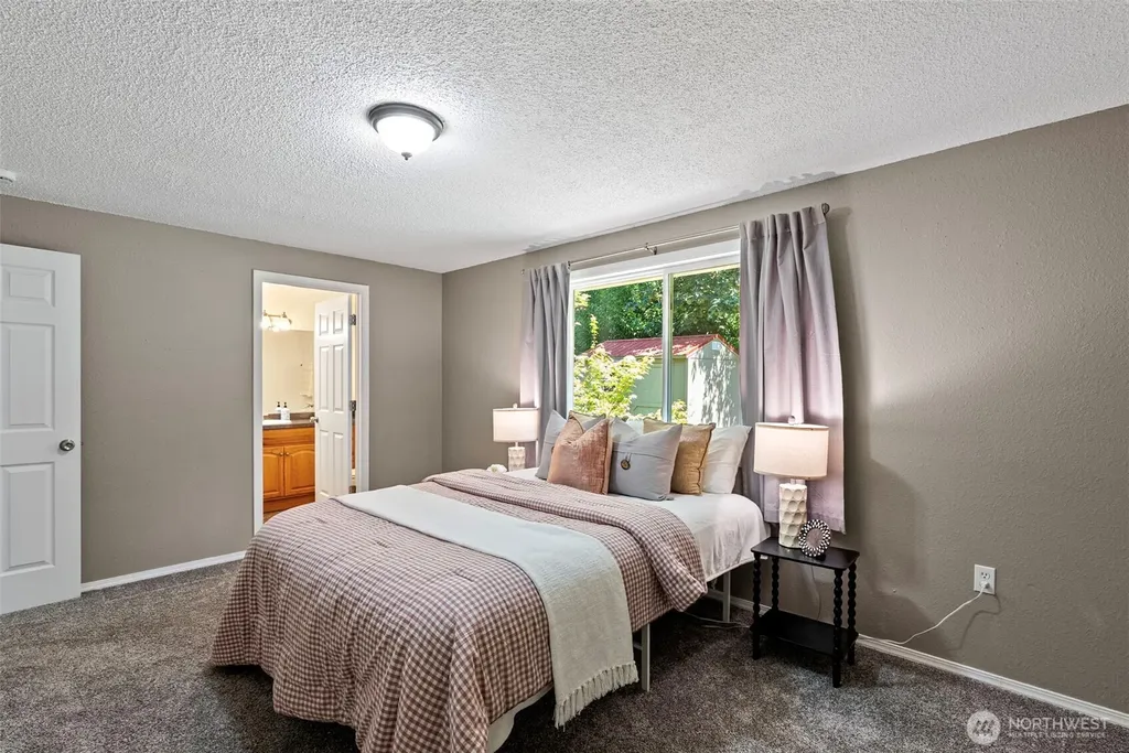 19064 10th Avenue NE Poulsbo WA 98370