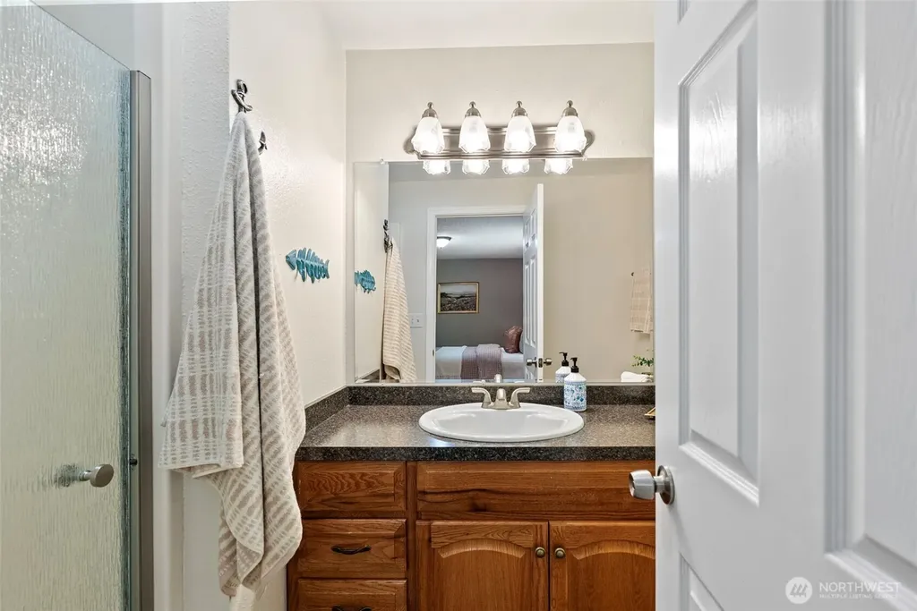 19064 10th Avenue NE Poulsbo WA 98370