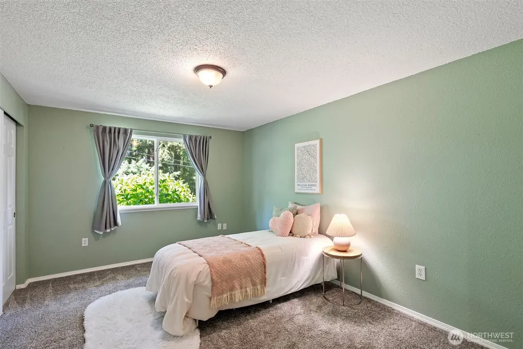 19064 10th Avenue NE Poulsbo WA 98370