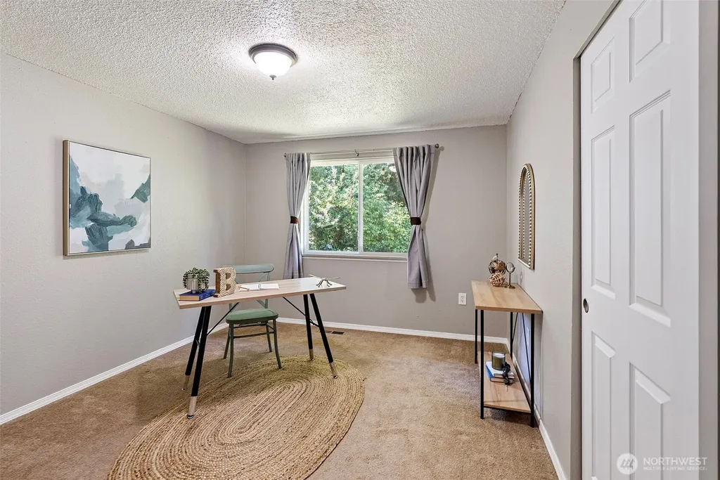 19064 10th Avenue NE Poulsbo WA 98370
