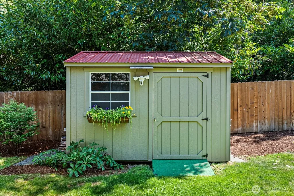 19064 10th Avenue NE Poulsbo WA 98370