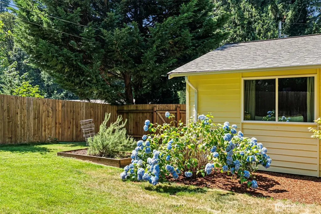 19064 10th Avenue NE Poulsbo WA 98370