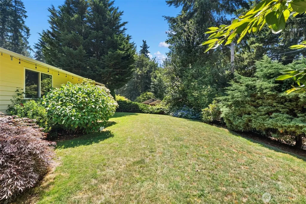 19064 10th Avenue NE Poulsbo WA 98370