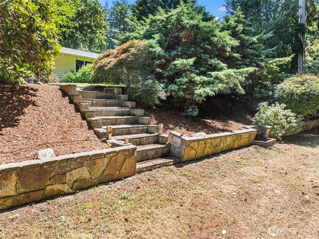 19064 10th Avenue NE Poulsbo WA 98370