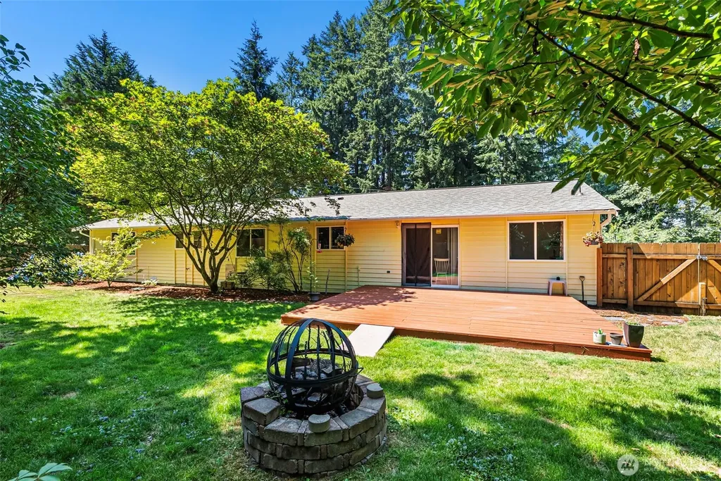 19064 10th Avenue NE Poulsbo WA 98370