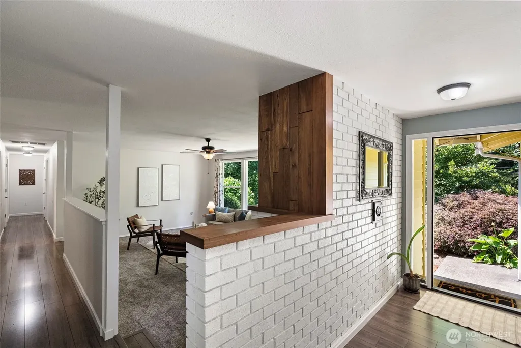 19064 10th Avenue NE Poulsbo WA 98370