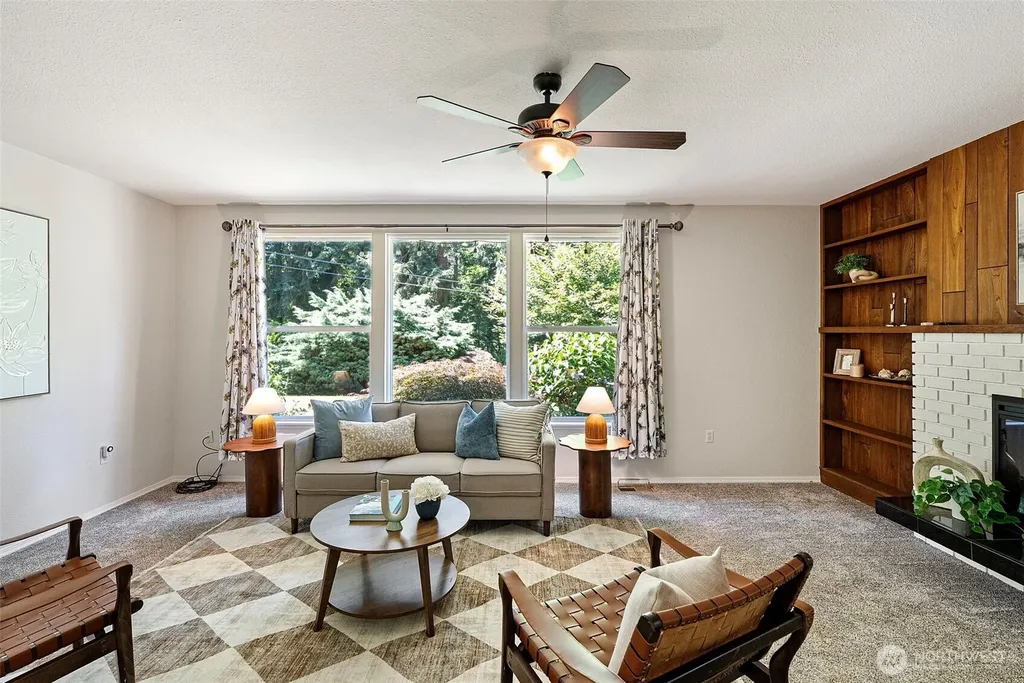 19064 10th Avenue NE Poulsbo WA 98370