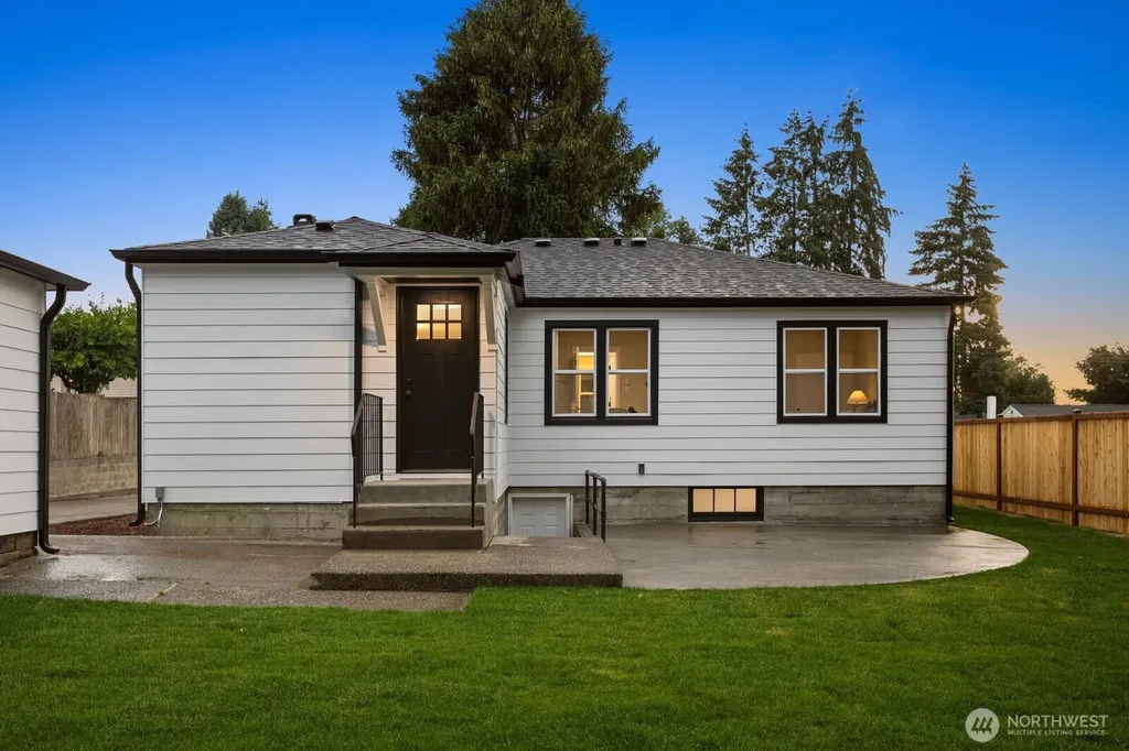 3111 Greenwood Avenue W University Place WA 98466