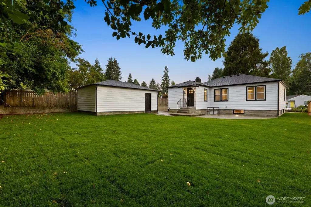 3111 Greenwood Avenue W University Place WA 98466