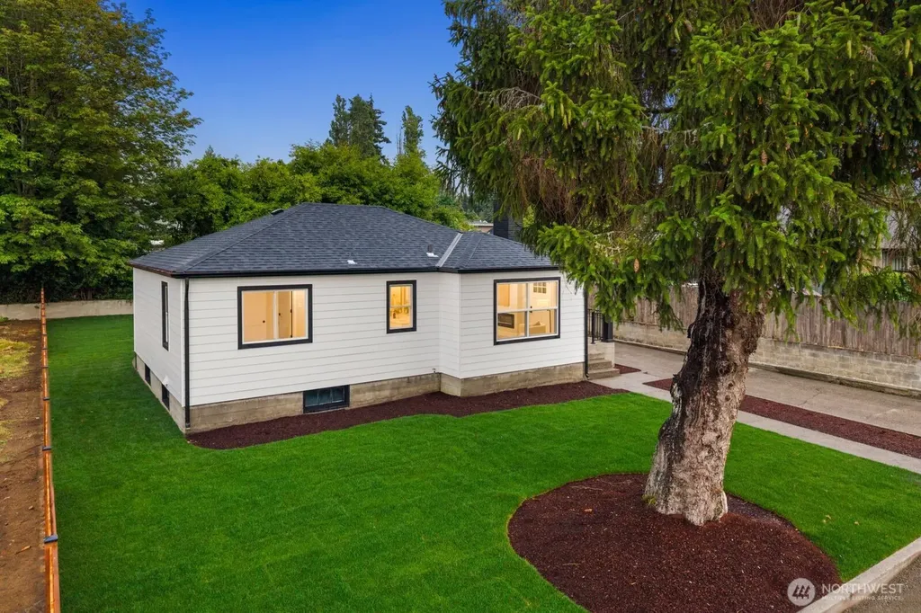 3111 Greenwood Avenue W University Place WA 98466