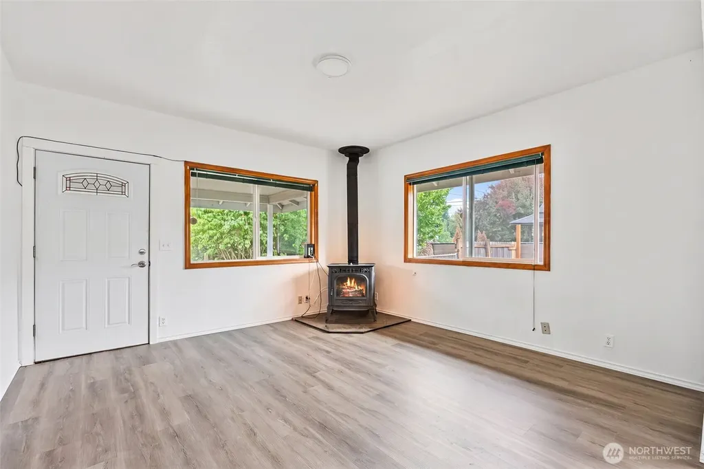 725 W Main Avenue Morton WA 98356