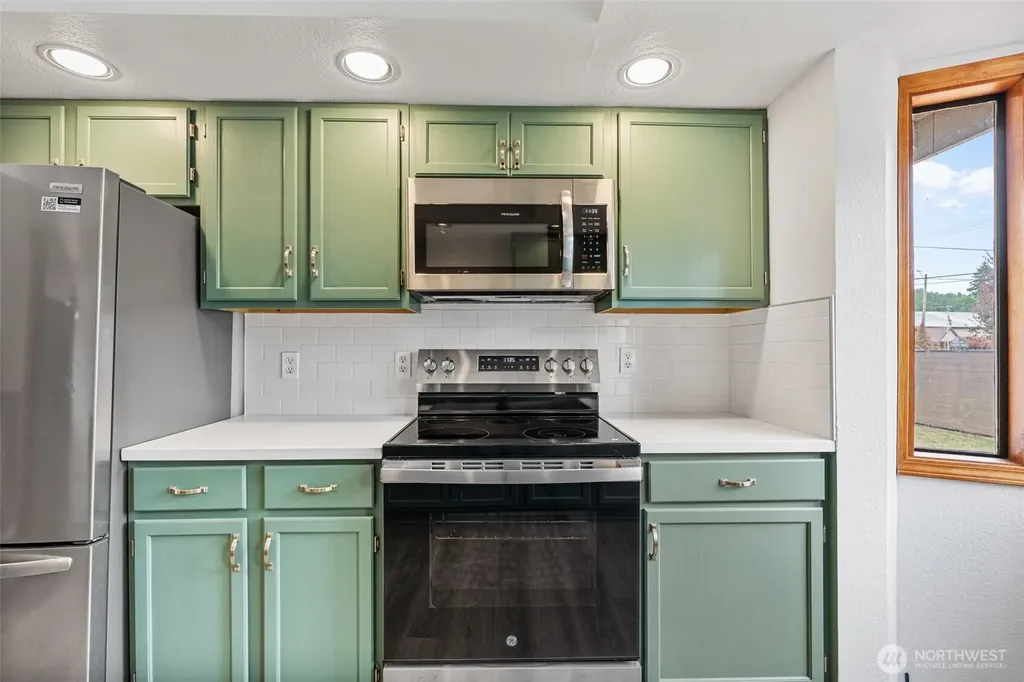 725 W Main Avenue Morton WA 98356