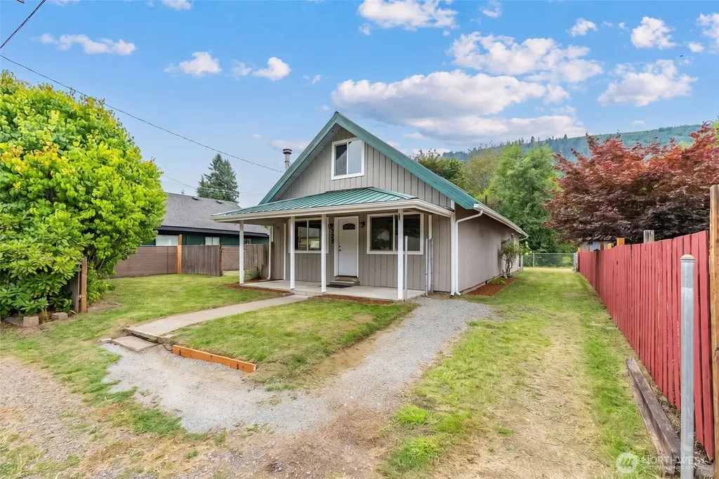 725 W Main Avenue Morton WA 98356