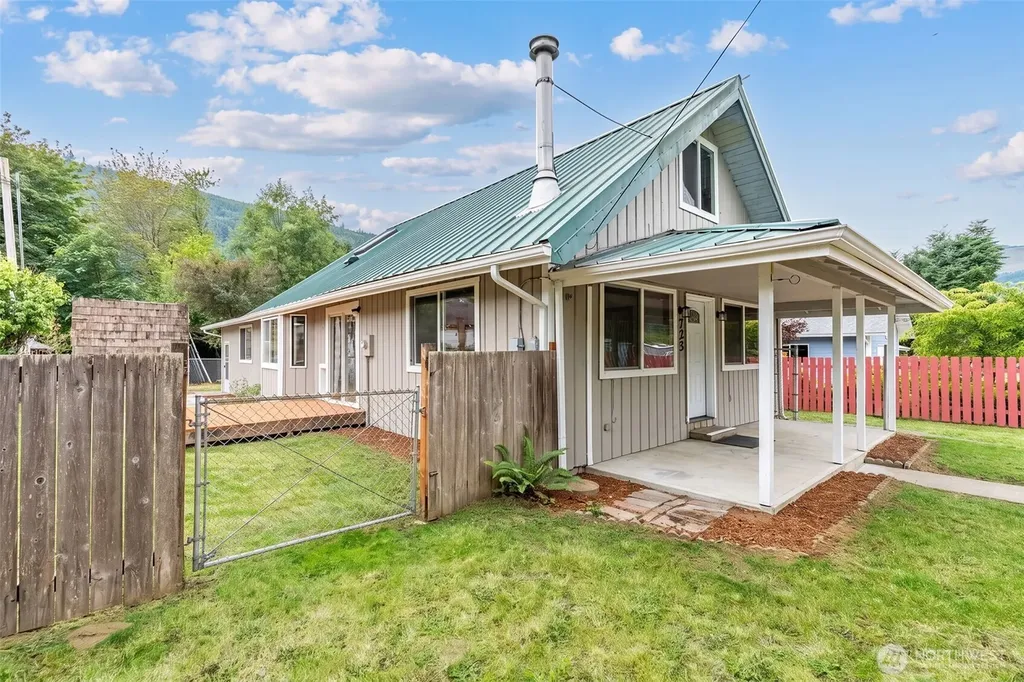 725 W Main Avenue Morton WA 98356