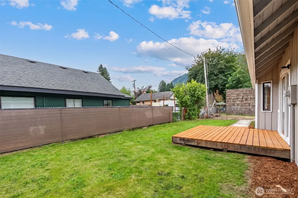 725 W Main Avenue Morton WA 98356