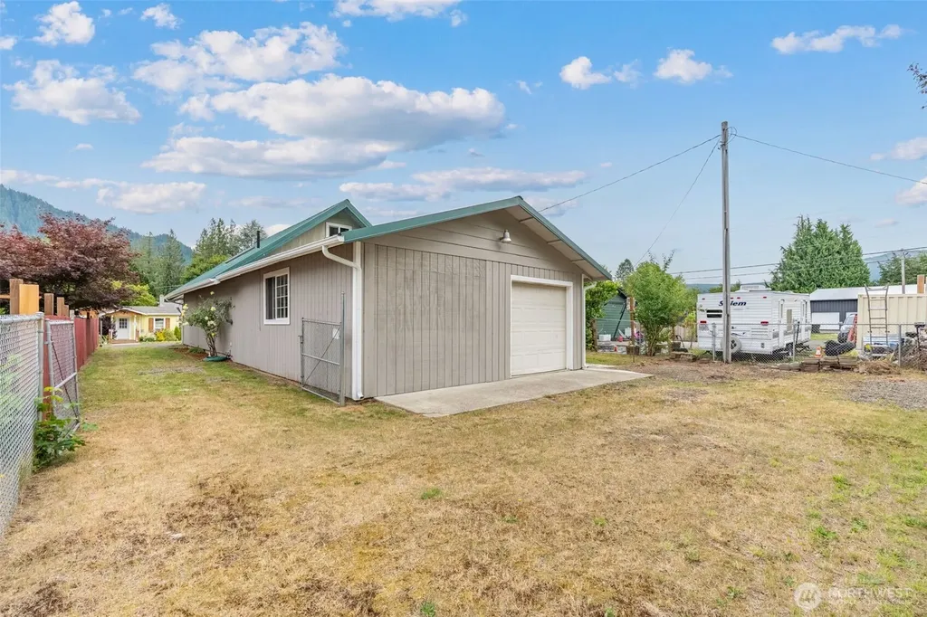 725 W Main Avenue Morton WA 98356
