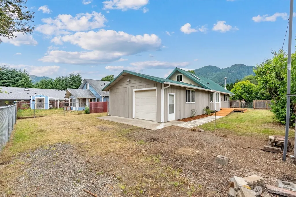 725 W Main Avenue Morton WA 98356