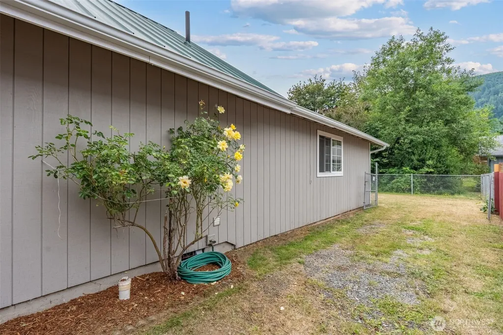 725 W Main Avenue Morton WA 98356
