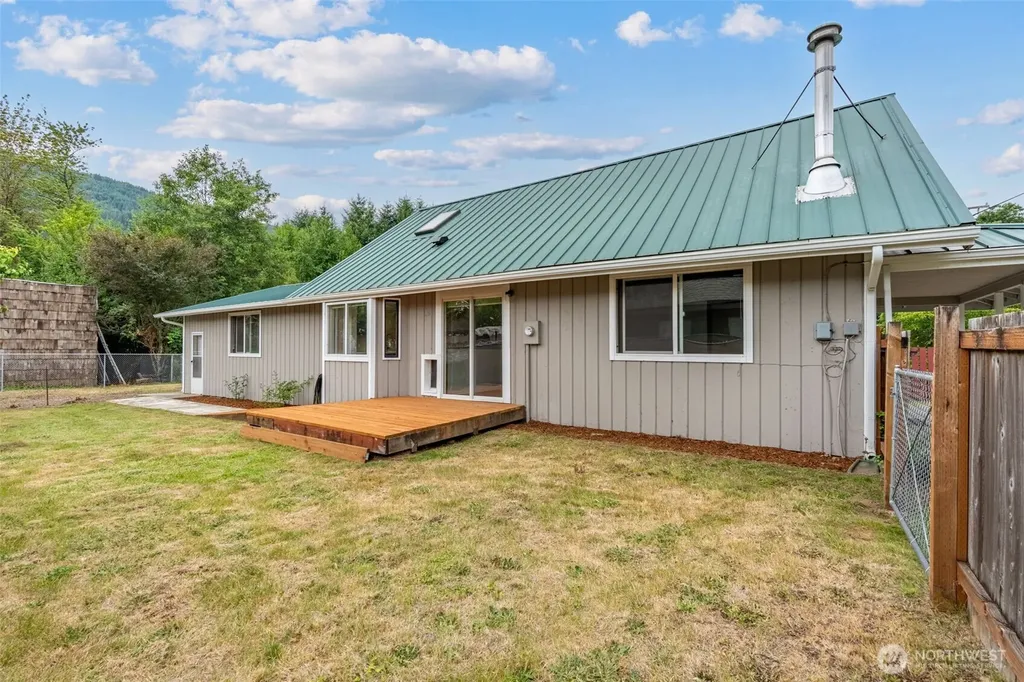 725 W Main Avenue Morton WA 98356